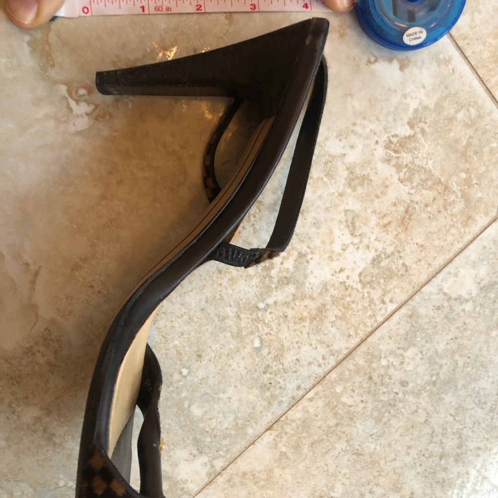 Stylish Genuine used Louis Vuitton sandals - Picture 3 of 5